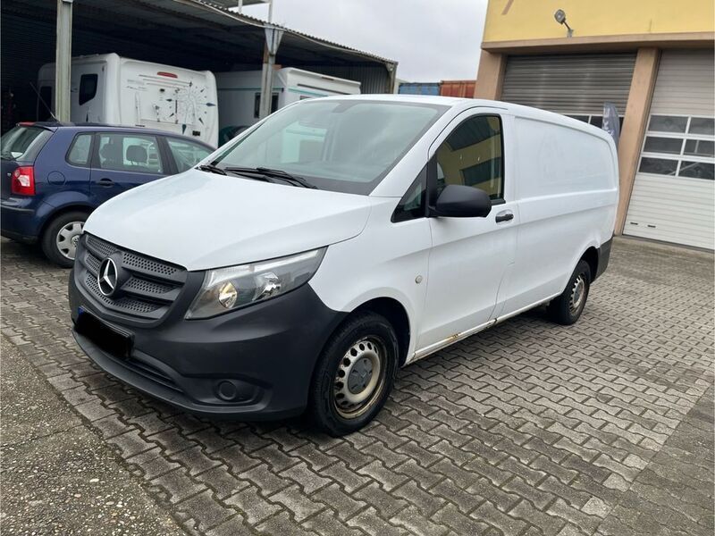 Weiß Gebraucht 2015 Mercedes Vito Van / Kleinbus | 7.990 € (Guter Preis) - Bild 1/4