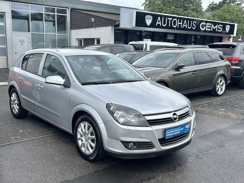 Silber Gebraucht 2004 Opel Astra Enjoy Kombi | 2.690 € (Teuer) - Bild 1/4