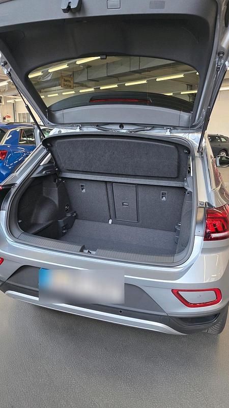 Gebraucht VW T-Roc Life 150 PS (110 kW) 2024 Silber SUV