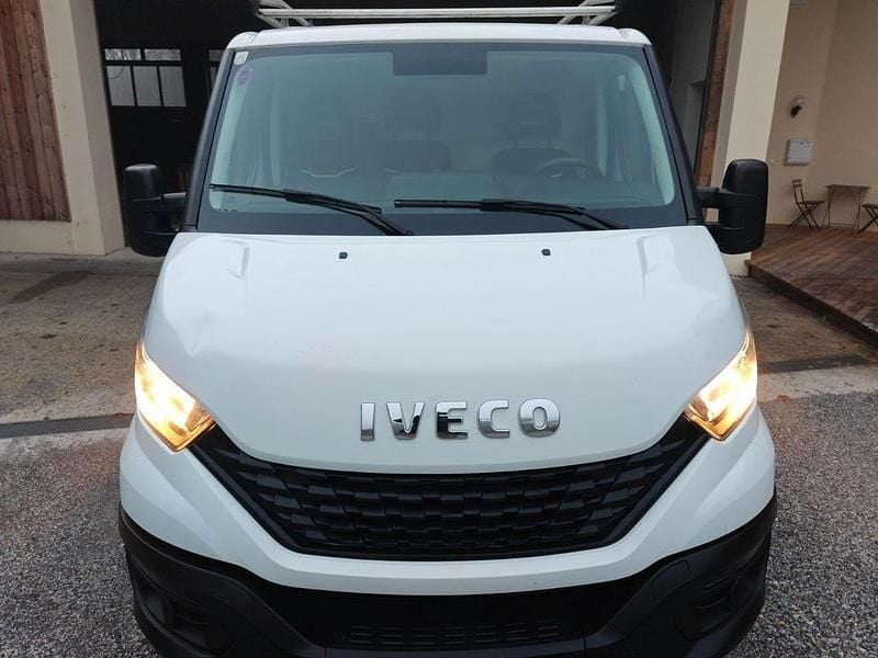 Gebraucht Iveco Daily 136 PS (100 kW) 2019 Weiß Van / Kleinbus