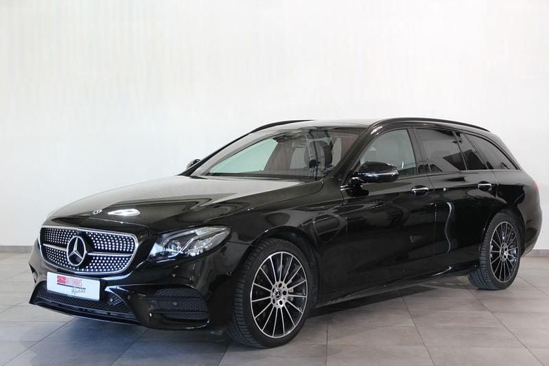 Schwarz Gebraucht 2019 Mercedes E400 AMG line Limousine | 33.490 € (Guter Preis) - Bild 1/4