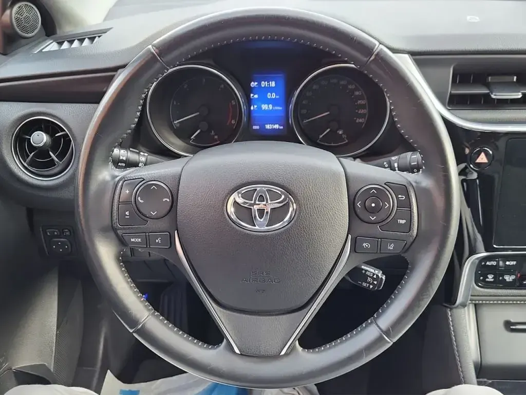 Gebraucht Toyota Auris Executive 111 PS (81 kW) 2016 Silber (metallic) Kombi