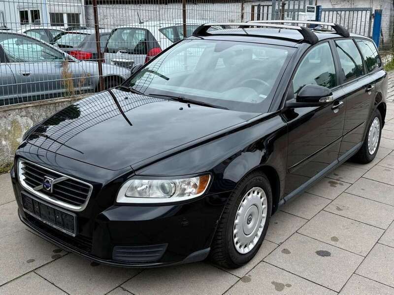 Black stone solid / solid Gebraucht 2010 Volvo V50 Kombi | 3.850 € (Guter Preis) - Bild 1/4