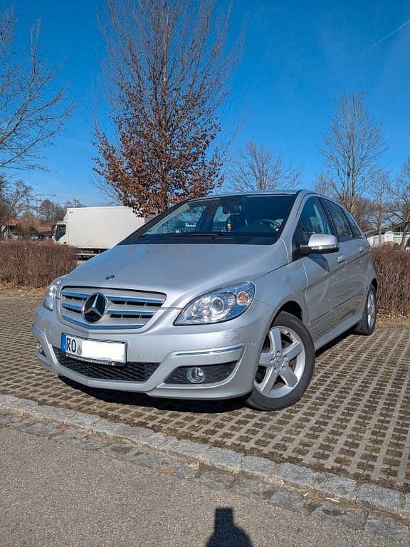 Gebraucht Mercedes B200 136 PS (100 kW) 2010 Silber Van / Kleinbus