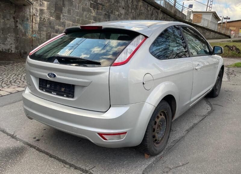 Gebraucht Ford Focus Ambiente 80 PS (58 kW) 2008 Grau Kleinwagen