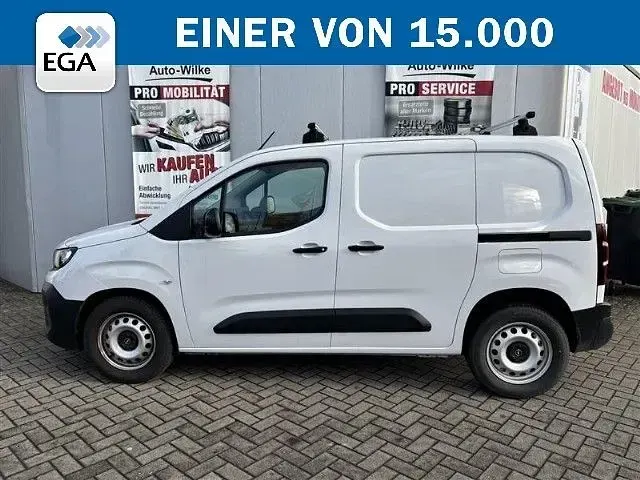 Gebraucht Opel Combo Basis 110 PS (80 kW) 2025 Weiß Van / Kleinbus
