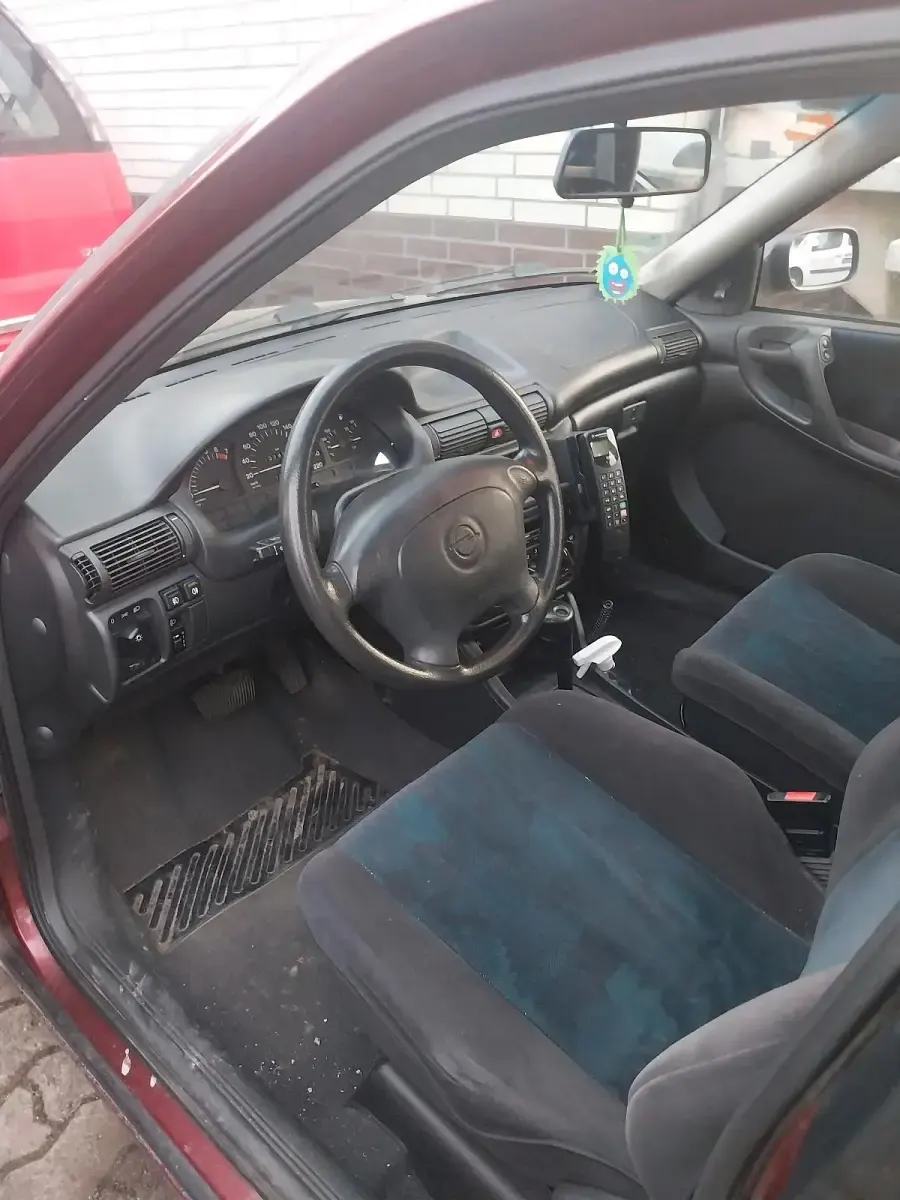 Gebraucht Opel Astra 101 PS (74 kW) 1995 Rot Limousine