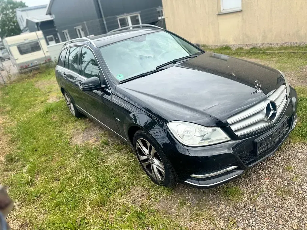 Gebraucht Mercedes C220 170 PS (125 kW) 2011 Schwarz Kombi