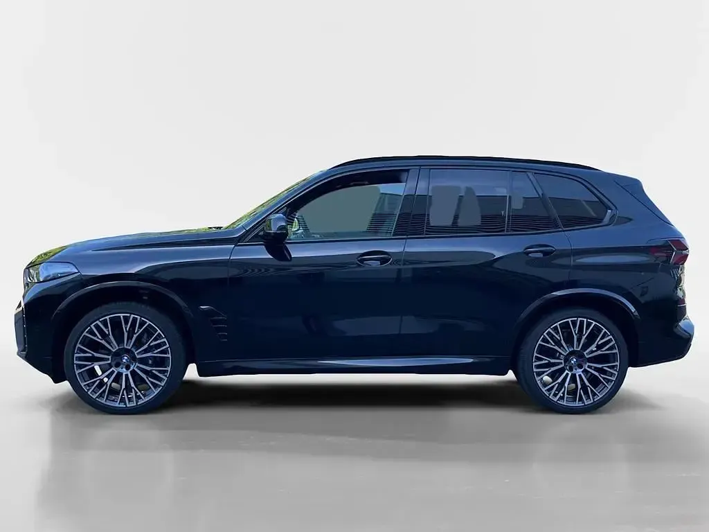 Gebraucht BMW X5 M Sport 530 PS (389 kW) 2024 Saphirschwarz metallic SUV