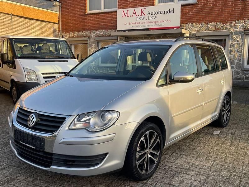 Gebraucht VW Touran Trendline 140 PS (102 kW) 2010 Silber Van / Kleinbus