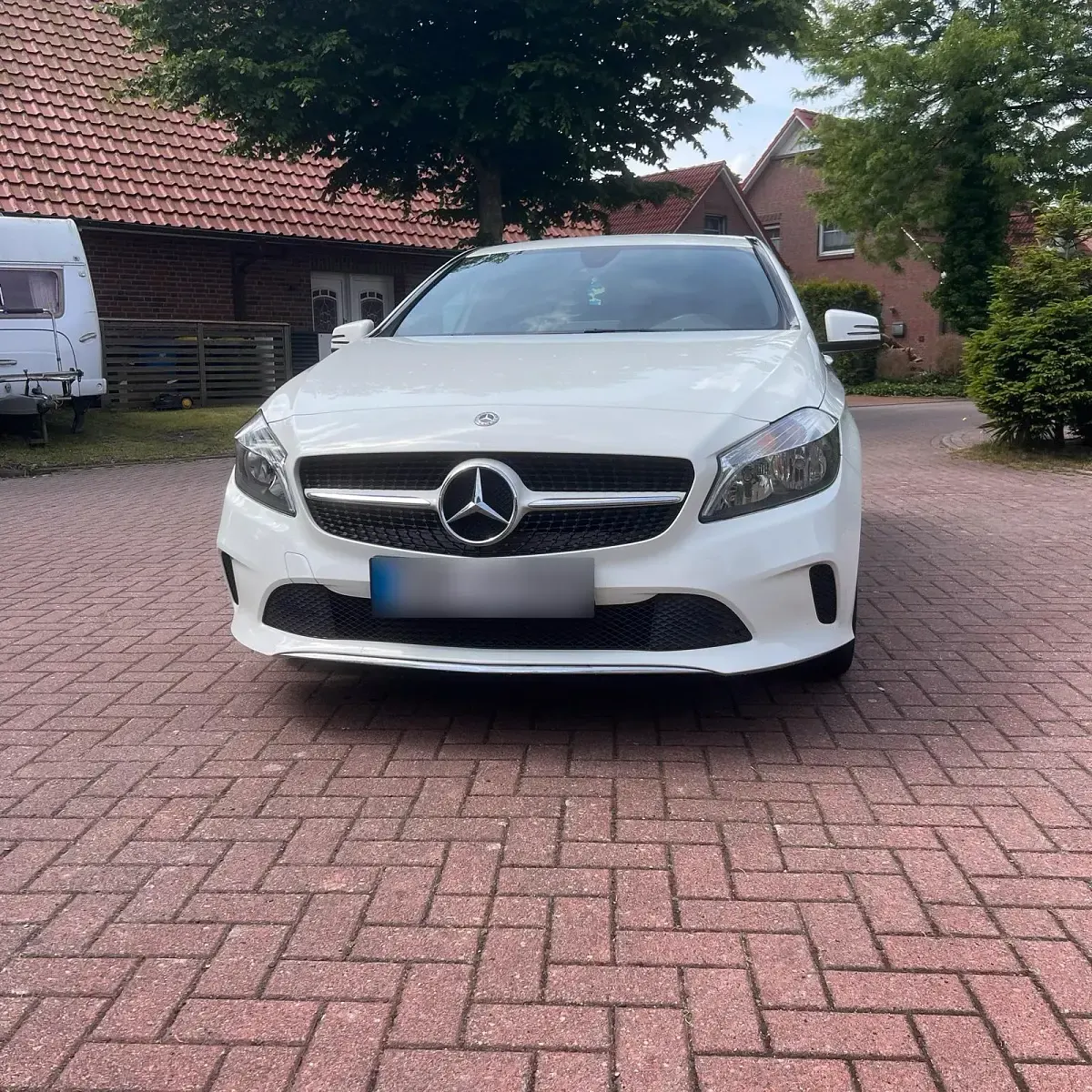 Gebraucht Mercedes A180 122 PS (89 kW) 2018 Weiß Kleinwagen