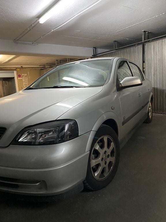Usata Opel Astra 103 CV (75 kW) 2003 Argento Berlina