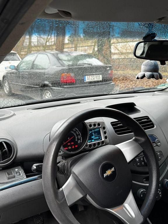 Gebraucht Chevrolet Spark 68 PS (50 kW) 2011 Weiß Kleinwagen