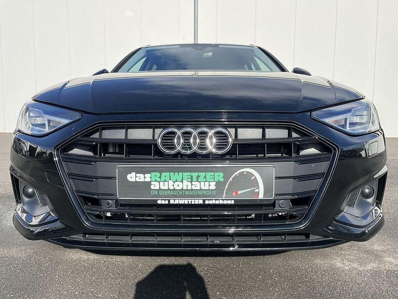 Gebraucht Audi A4 Advanced 204 PS (150 kW) 2022 Mythosschwarz Kombi