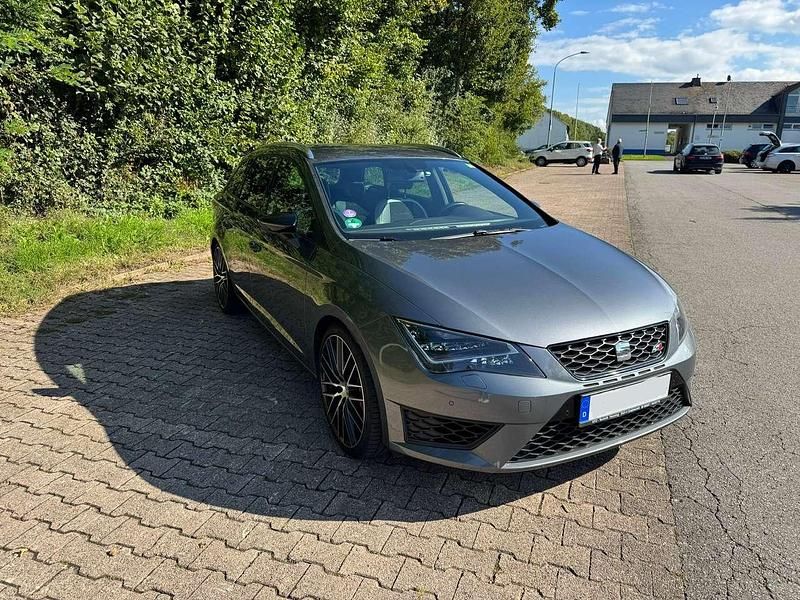Grau Gebraucht 2015 Cupra Leon Kombi | 15.990 € (Fairer Preis) - Bild 1/4
