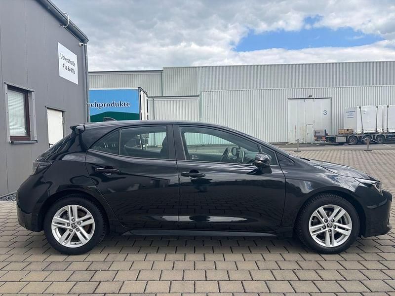 Usado Toyota Corolla 116 HP (85 kW) 2020 Preto Sedan