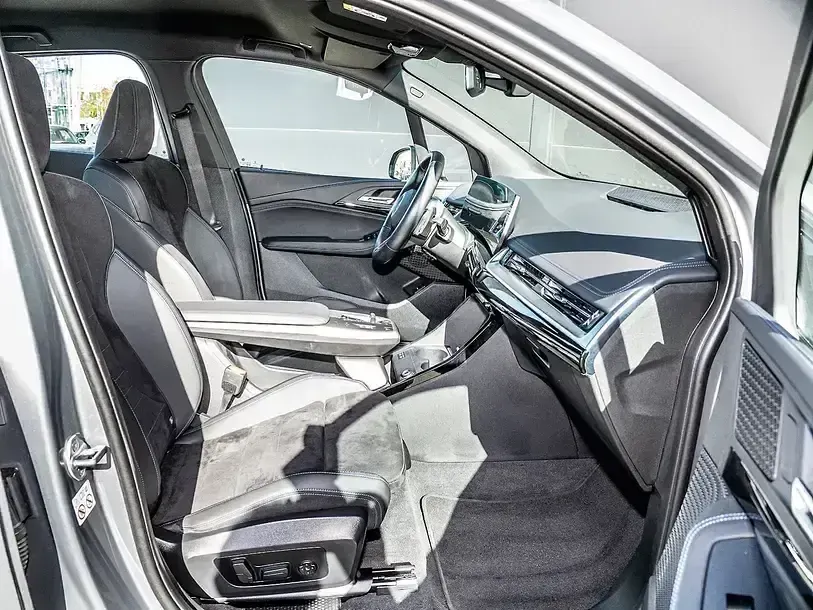 Gebraucht BMW 220 M Sport 170 PS (125 kW) 2023 Skyscraper grau metallic Van / Kleinbus