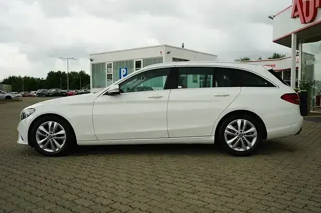 Gebraucht Mercedes C200 Avantgarde 197 PS (144 kW) 2019 Weiß Kombi