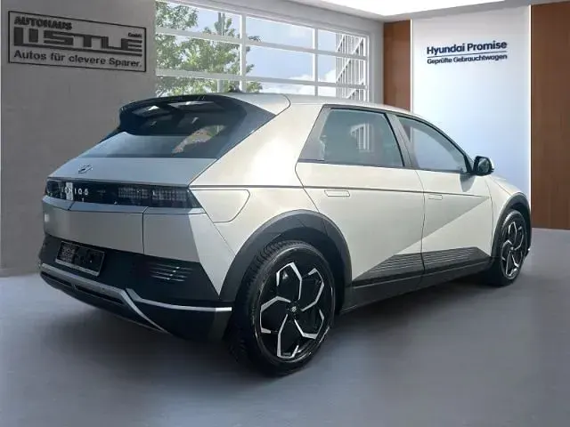 Gebraucht Hyundai Ioniq Basis 125 kW (170 PS) 2022 Gold Kleinwagen