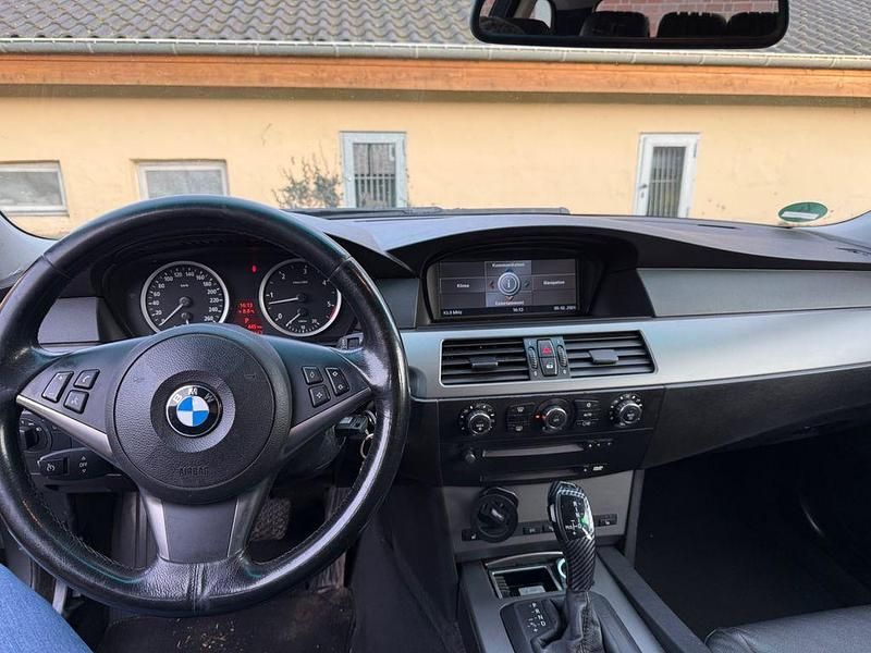 Gebraucht BMW 525 177 PS (130 kW) 2006 Grau Kombi