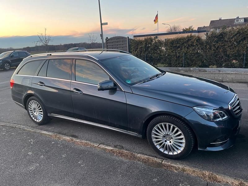 Gebraucht Mercedes E250 204 PS (150 kW) 2013 Grau Kombi