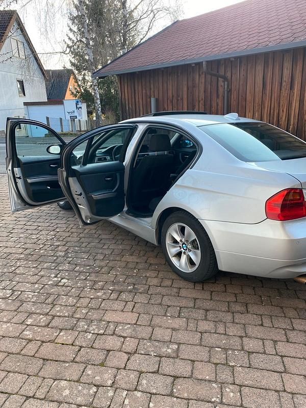 Gebraucht BMW 320 150 PS (110 kW) 2007 Silber Limousine