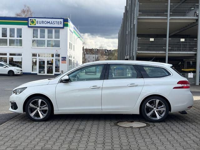 Gebraucht Peugeot 308 SW Allure 131 PS (96 kW) 2019 Weiß Kombi