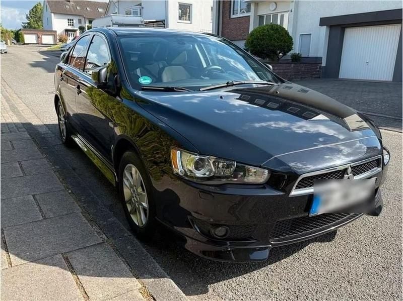 Schwarz Gebraucht 2013 Mitsubishi Lancer Limousine | 6.900 € (Etwas zu teuer) - Bild 1/4