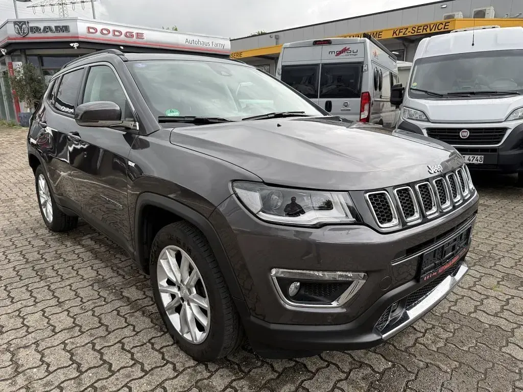 Occasion Jeep Compass Limited 150 ch (110 kW) 2021 Gris SUV