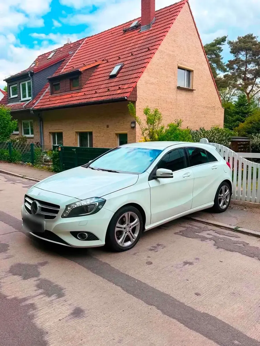 Gebraucht Mercedes A200 150 PS (110 kW) 2015 Weiß Kleinwagen