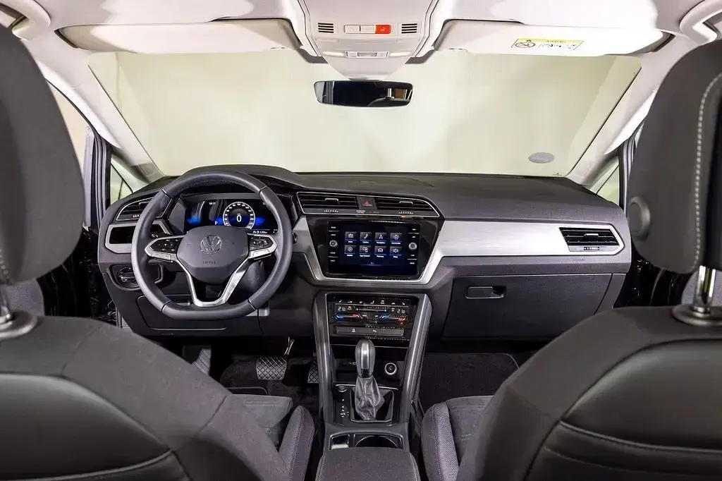 Gebraucht VW Touran 150 PS (110 kW) 2023 Schwarz Van / Kleinbus