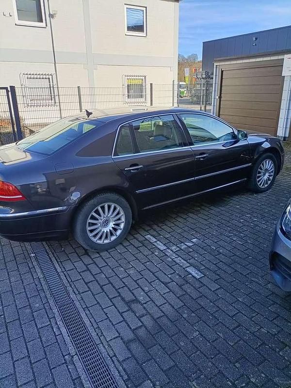 Gebraucht VW Phaeton 239 PS (175 kW) 2012 Braun Limousine