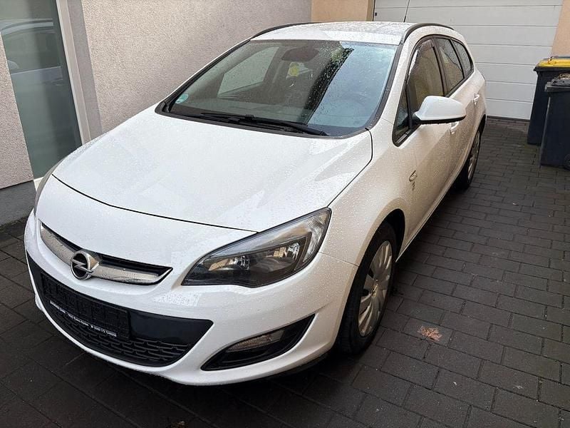 Gebraucht Opel Astra Edition 110 PS (80 kW) 2015 Weiß Kombi