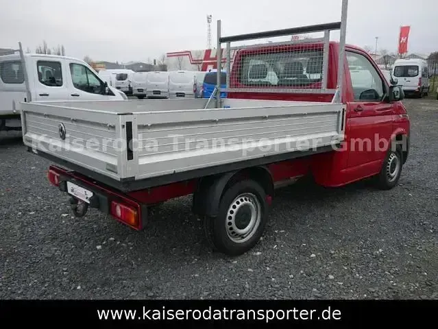 Gebraucht VW T6.1 150 PS (110 kW) 2021 Rot Van