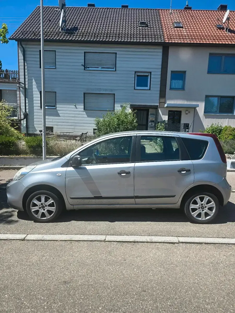 Gebraucht Nissan Note 88 PS (64 kW) 2010 Silber Kleinwagen