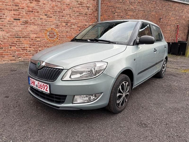 Grün Gebraucht 2012 Skoda Fabia Cool Edition Limousine | 1.990 € (Superpreis) - Bild 1/4