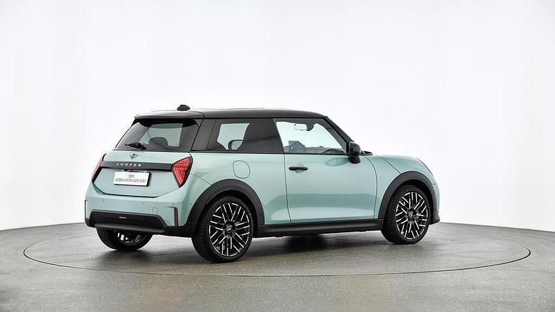 Gebraucht Mini Cooper Favoured 156 PS (114 kW) 2024 Grün Kleinwagen