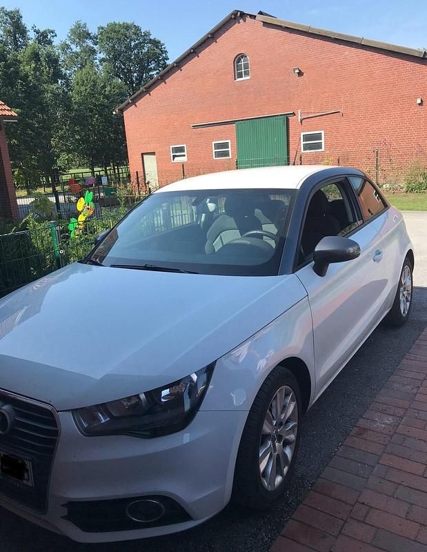 Weiß Gebraucht 2012 Audi A1 Sportback Comfort Kleinwagen | 6.300 € (Superpreis) - Bild 1/4