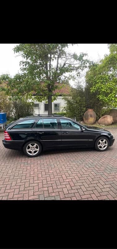 Schwarz Gebraucht 2001 Mercedes C200 Avantgarde Kombi | 2.200 € - Bild 1/4