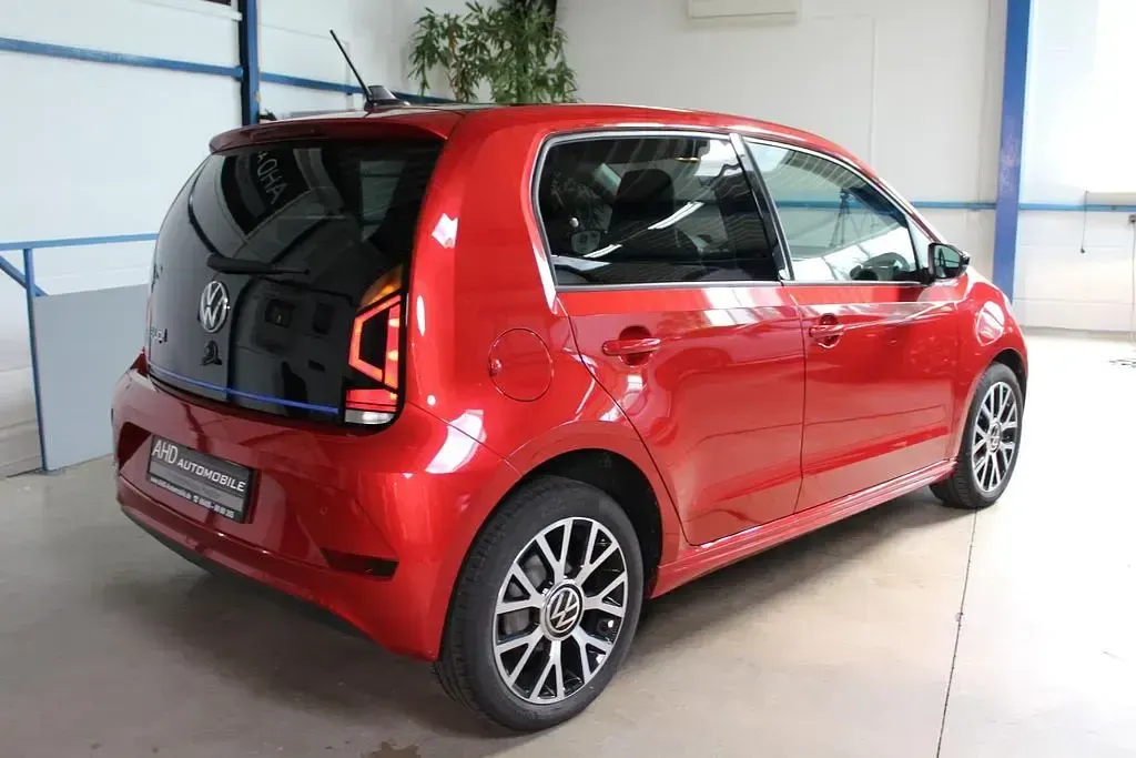 Gebraucht VW e-up! Edition 61 kW (83 PS) 2023 Kings red metallic / deep... Kleinwagen