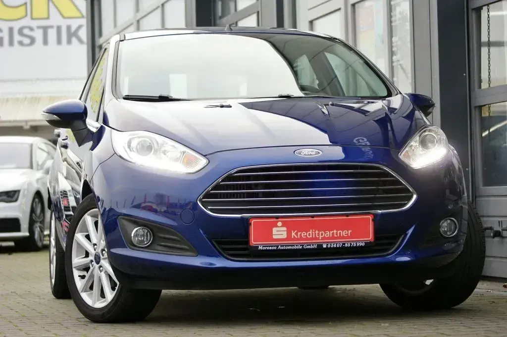 Gebraucht Ford Fiesta Titanium 125 PS (91 kW) 2016 Violett Kleinwagen