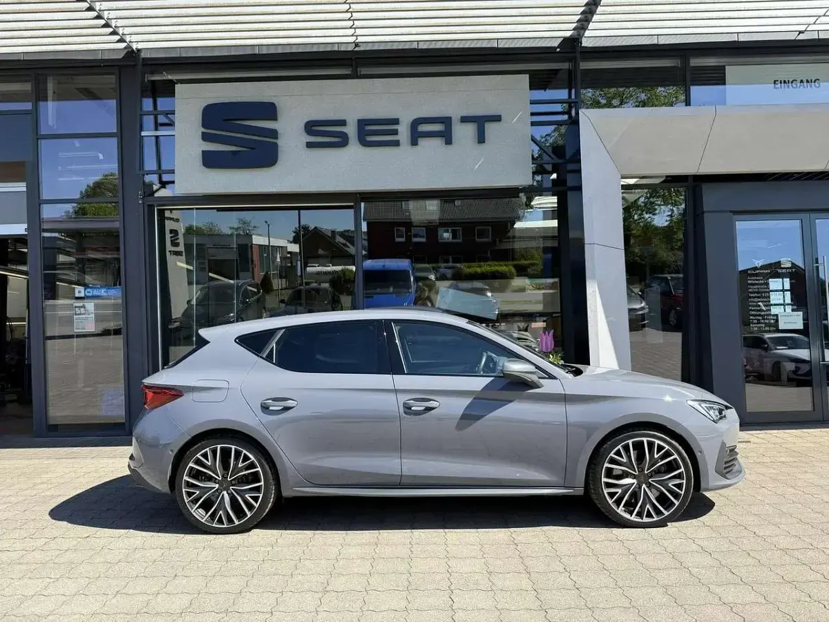 Gebraucht Cupra Leon VZ 150 PS (110 kW) 2023 Graphengrau Kleinwagen
