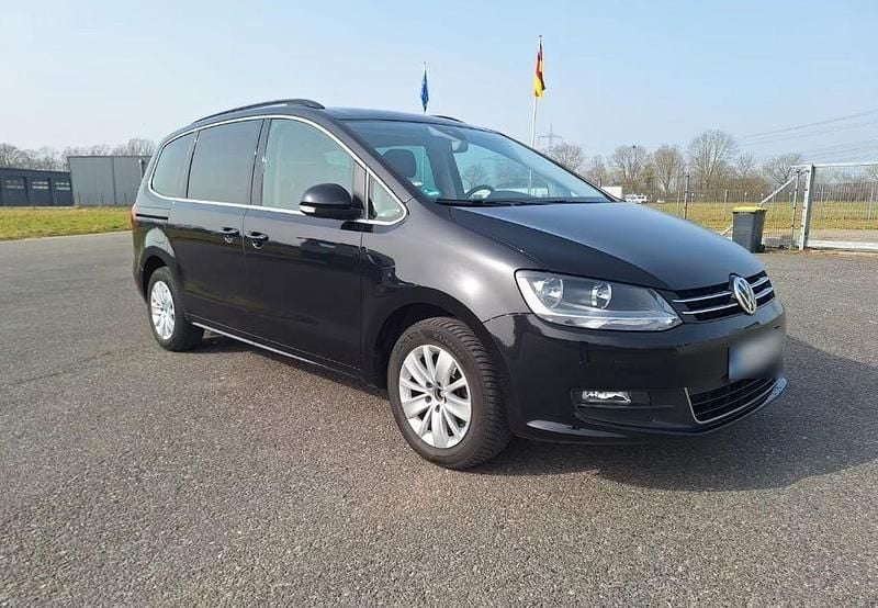 Gebraucht VW Sharan Comfortline 150 PS (110 kW) 2019 Schwarz Van / Kleinbus