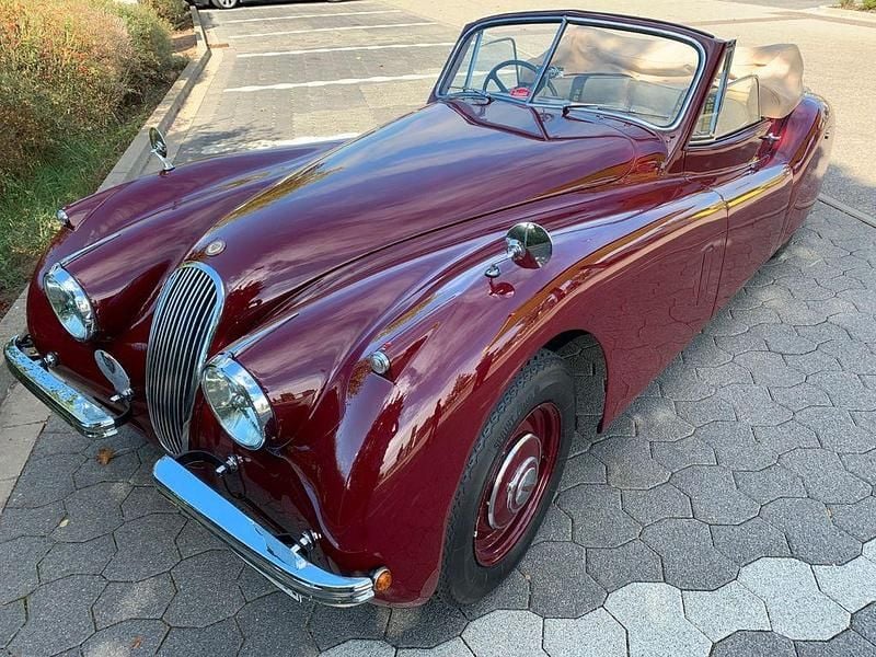 Rosso amaranto Gebraucht 1953 Jaguar XK Cabrio | 92.490 € - Bild 1/4