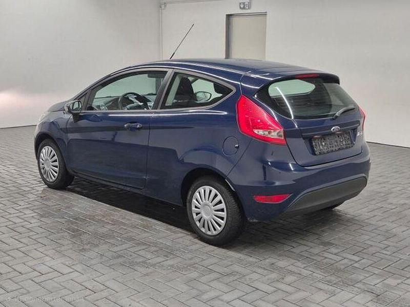 Gebraucht Ford Fiesta 60 PS (44 kW) 2012 Blazerblau Kleinwagen