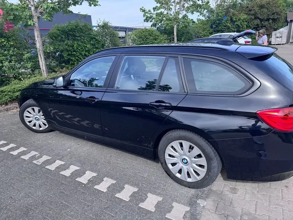 Gebraucht BMW 318 143 PS (105 kW) 2014 Schwarz Kombi