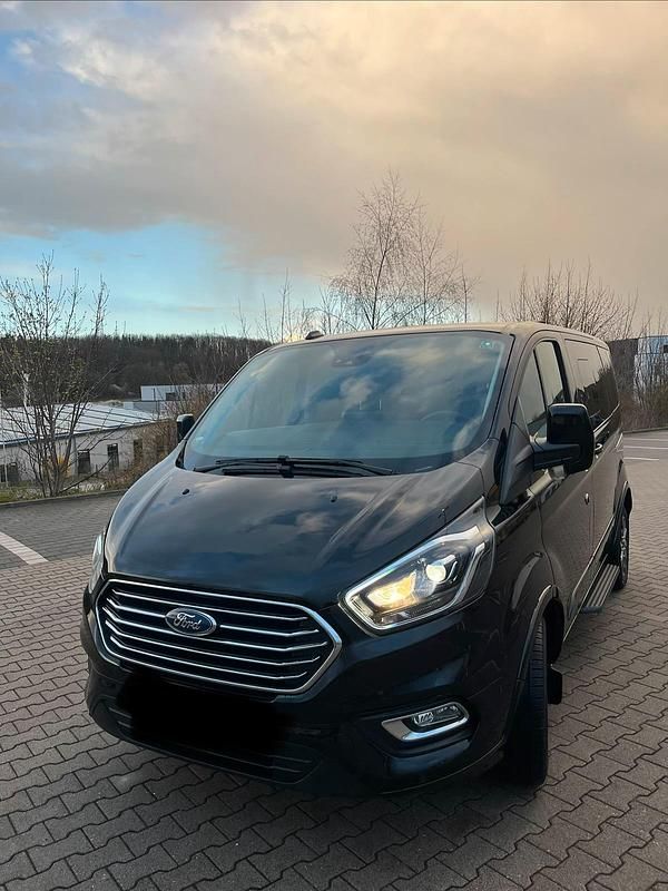 Gebraucht Ford Tourneo Titanium 185 PS (136 kW) 2021 Schwarz Van / Kleinbus
