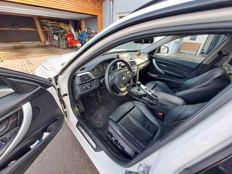 Gebraucht BMW 320 Sport Line 184 PS (135 kW) 2013 Weiß Kombi