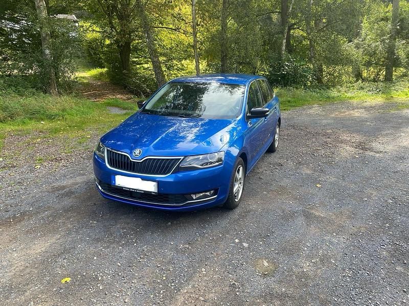 Blau Gebraucht 2017 Skoda Rapid Kleinwagen | 6.350 € (Fairer Preis) - Bild 1/4