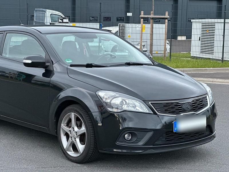 Schwarz Gebraucht 2011 Kia Ceed Coupé | 3.499 € (Guter Preis) - Bild 1/4